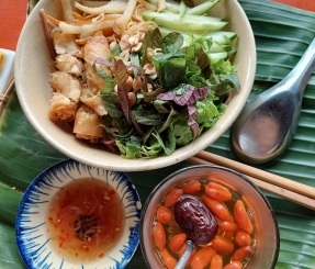 Bún chả giò