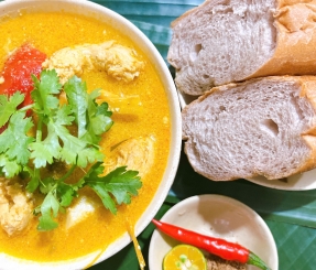 Cà ri đậu gà bánh mì
